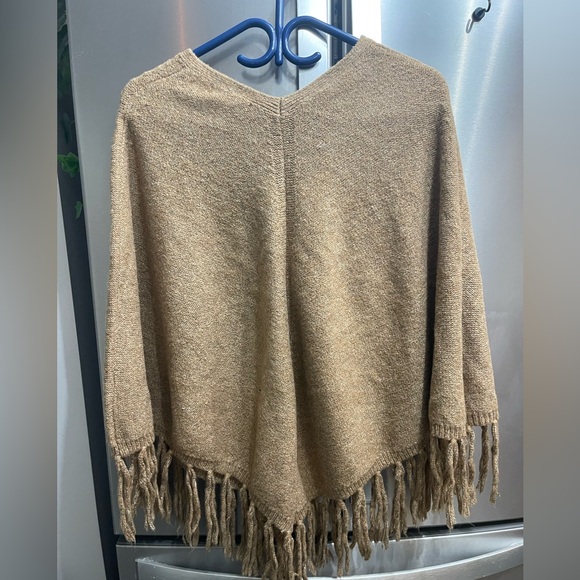 Banana Republic Poncho - Picture 2 of 3